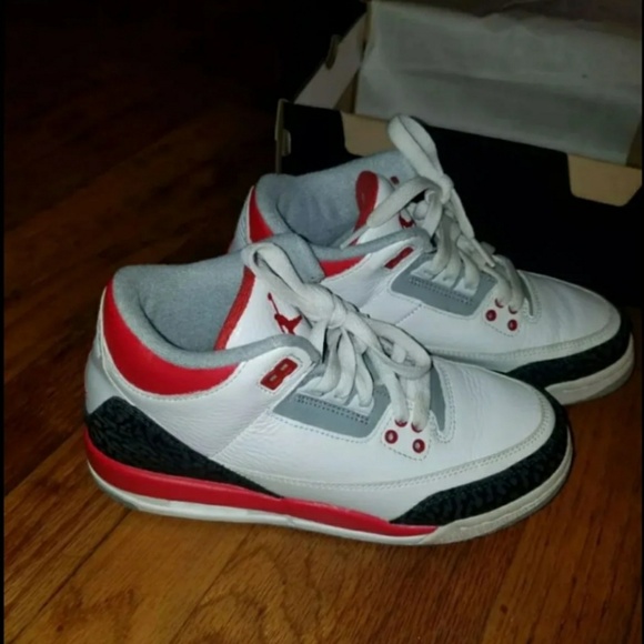 2 pairs of Jordan's sz 4.5 - Picture 5 of 6